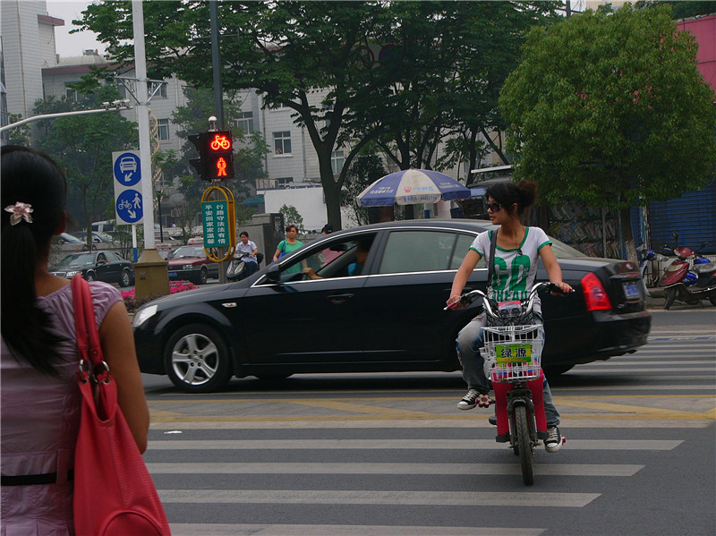 闯红灯 湖南路与佳山路路口 3.jpg